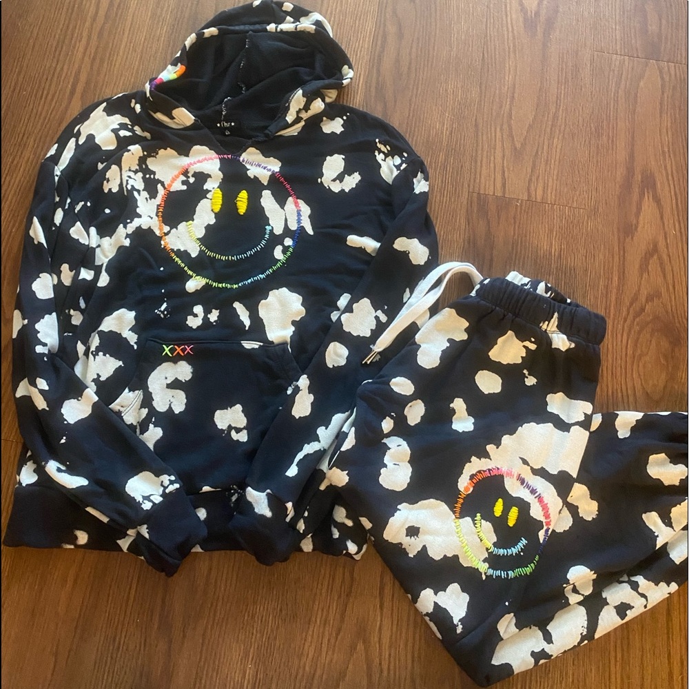 FBZ (flowers by zoe) happy face sweat set!